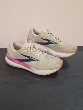 Brooks Ghost 16 Women’s Shoes - Light Gray with Pink/Navy Size 8 D Wide